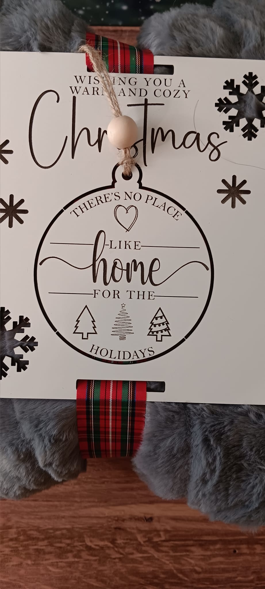 Cozy Christmas Throw Blanket with Removable Ornament – 50"x60"